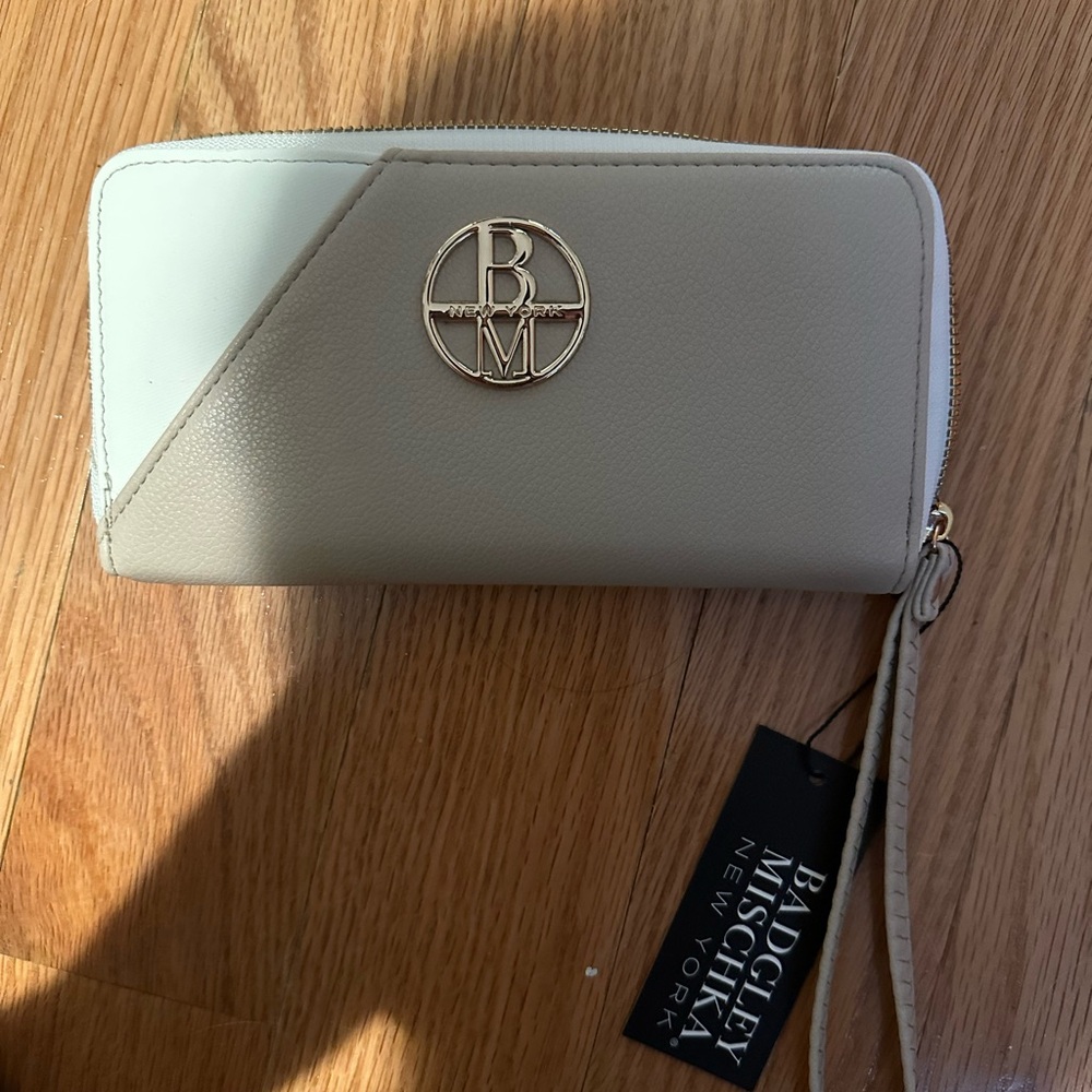 Badgley Mischka Cream Wallet Sleek Design